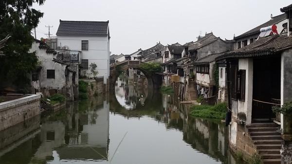 金隅集团：预计2023年度净利同比降低98.4%~87.6%